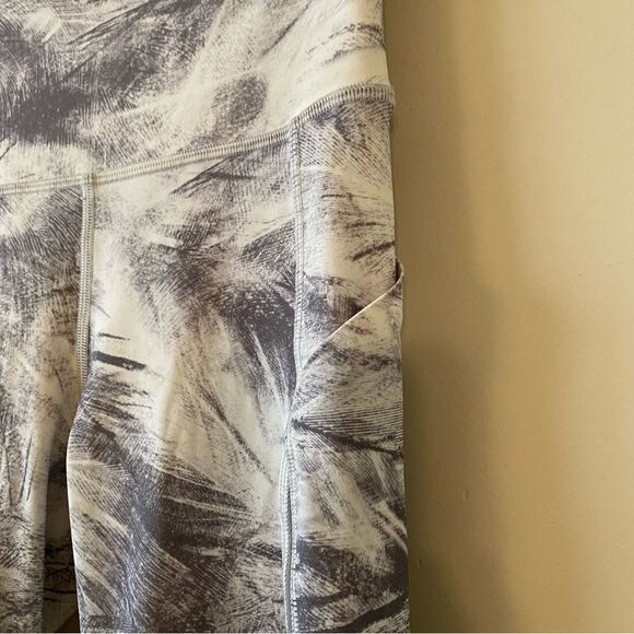 Lululemon Pace Perfect Crop (17") Breeze by White Light Cast / Light Cast - Picture 13 of 16